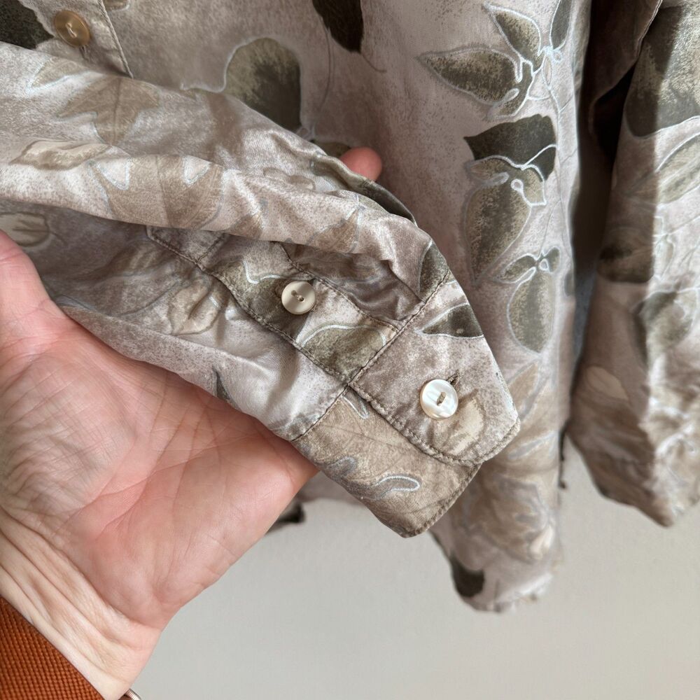 Vintage Silk Botanical Print Shirt Sz M Muted Floral Watercolor Garden - Picture 3 of 4